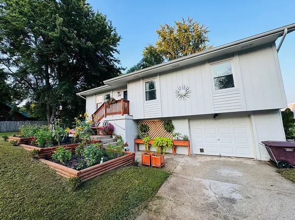 1202 Hormeyer St, Clinton, MO 64735