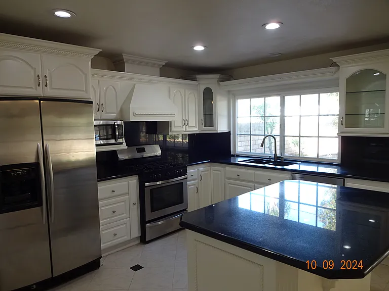 1439 Larkspur St — Photo 7
