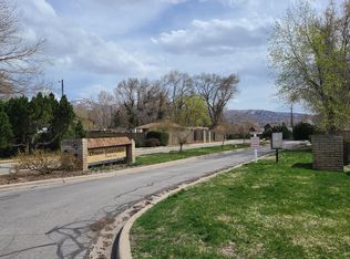 335 Peach Ln, Bountiful, UT 84010