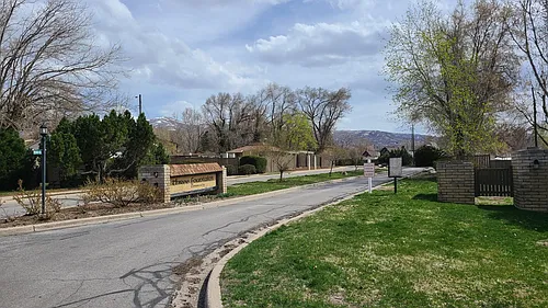 335 Peach Ln Photo 1