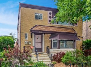 2418 W Jarvis Ave, Chicago, IL 60645
