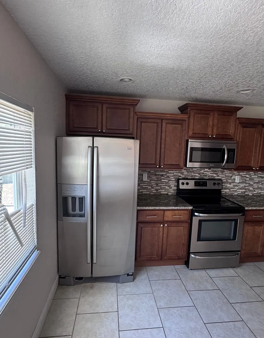 2 bed, 1800 sqft, $1,600 — Photo 4