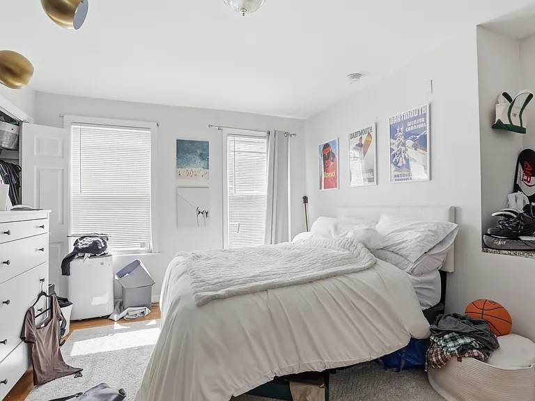 289 Broadway — Photo 9