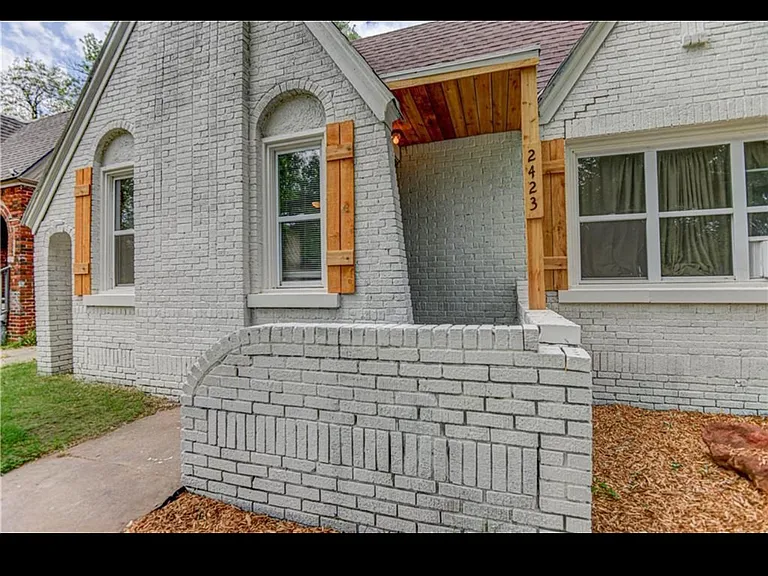 2423 NW 11th St — Photo 15