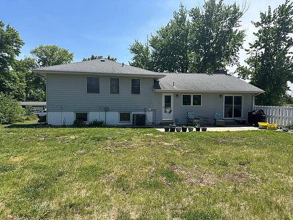 3rd image of 1110 Olive Ave