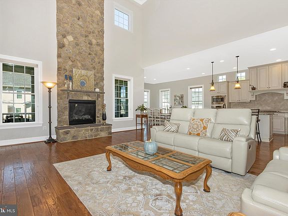 5th image of 10915 Horan Ct