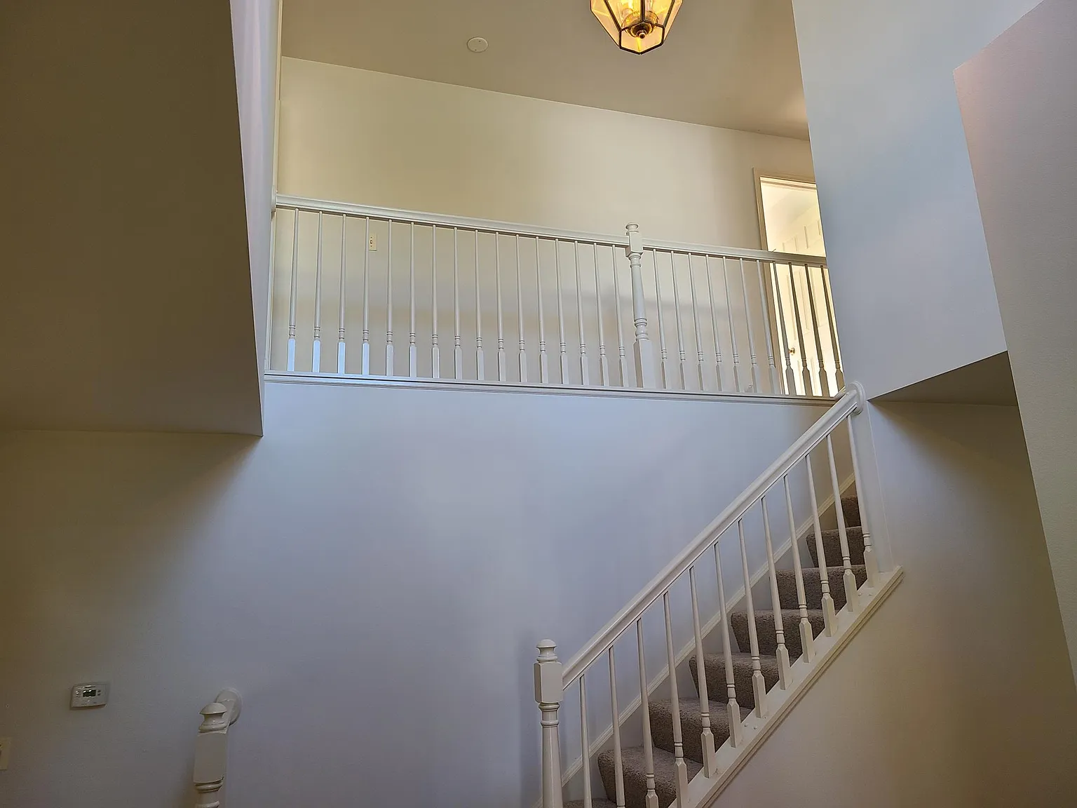 4 bed, 2.5 bath, 2400 sqft, $3,200 — Photo 4