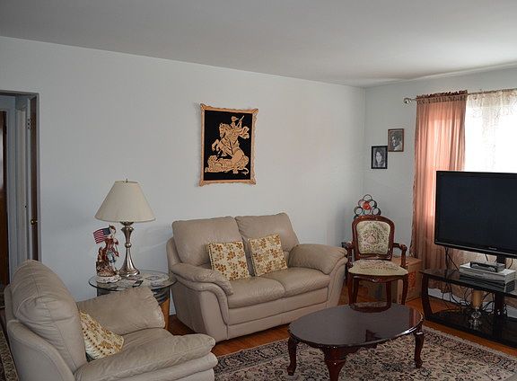 2nd image of 2449 W Balmoral Ave #2N