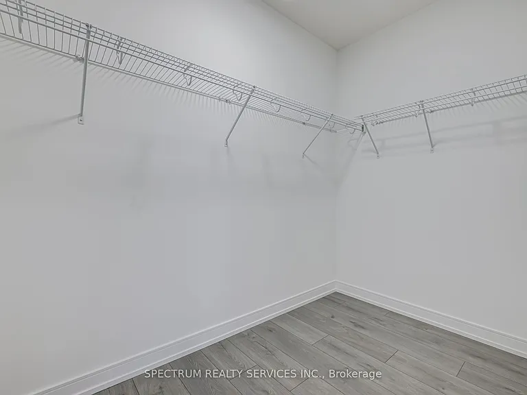146 Blue Forest Cres — Photo 36