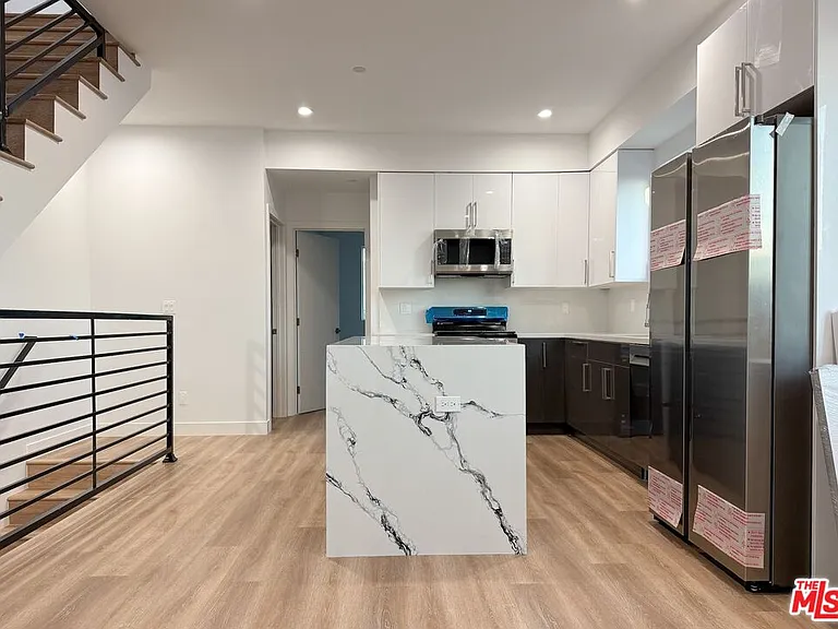 5340 Denny Ave — Photo 28