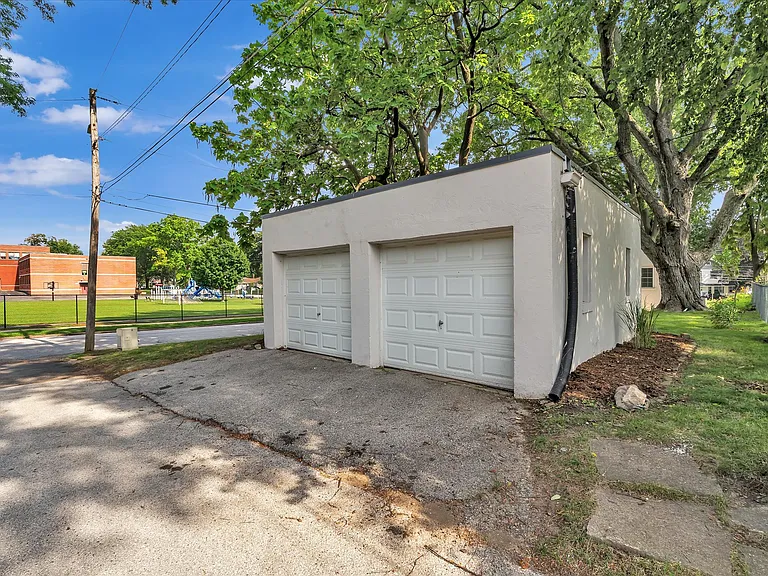 1708 Woodland Ave — Photo 7
