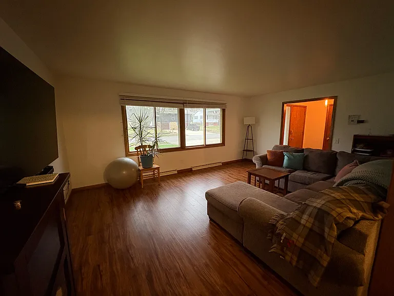 3102 Churchill Dr — Photo 2