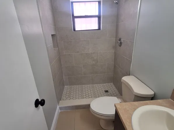 2730 W 61st Pl APT 201, Hialeah, FL 33016