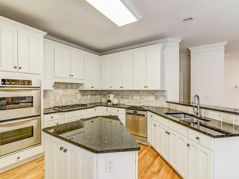 704 Longleaf Dr NE — Photo 13
