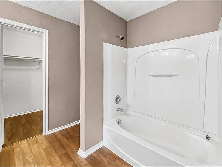 504 Leaf Cluster Ct E — Photo 12