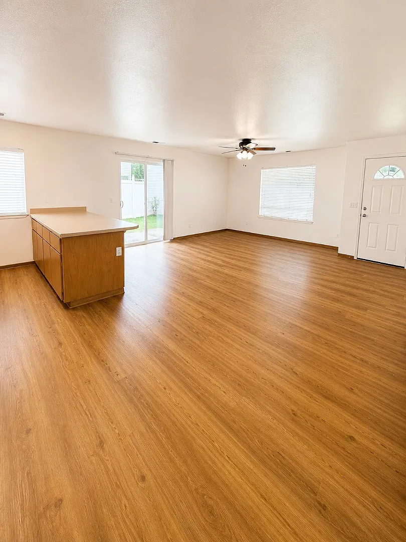 15546 N Vera St - 15546 N Vera St Unit 2 — Photo 1