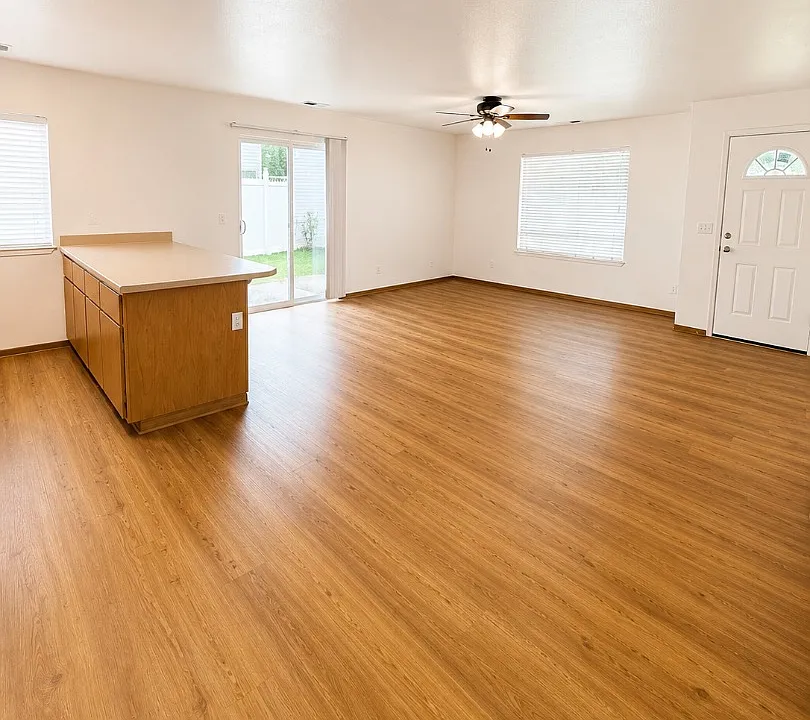 15546 N Vera St #2
