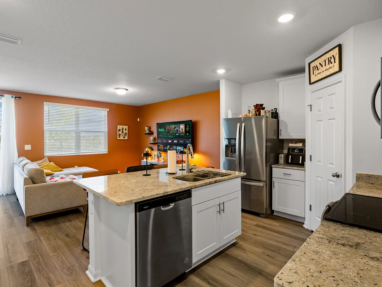 3 bed, 1485 sqft, $2,250 — Photo 3