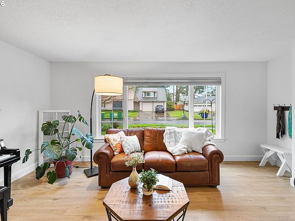 4th image of 9375 SW Pine St