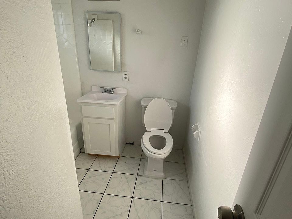 2nd image of 421 4th St APT B