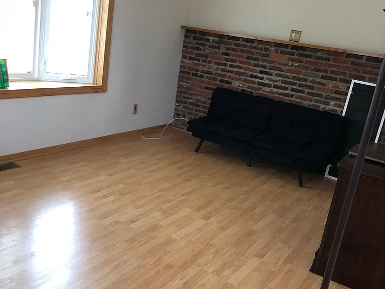 230 Laurel Ave — Photo 2