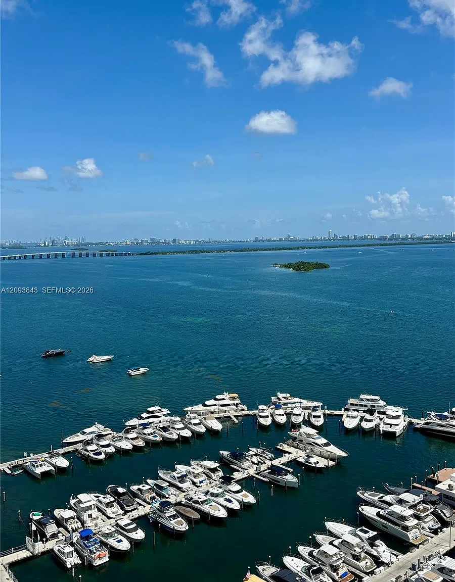 Venetia Condo — Photo 1