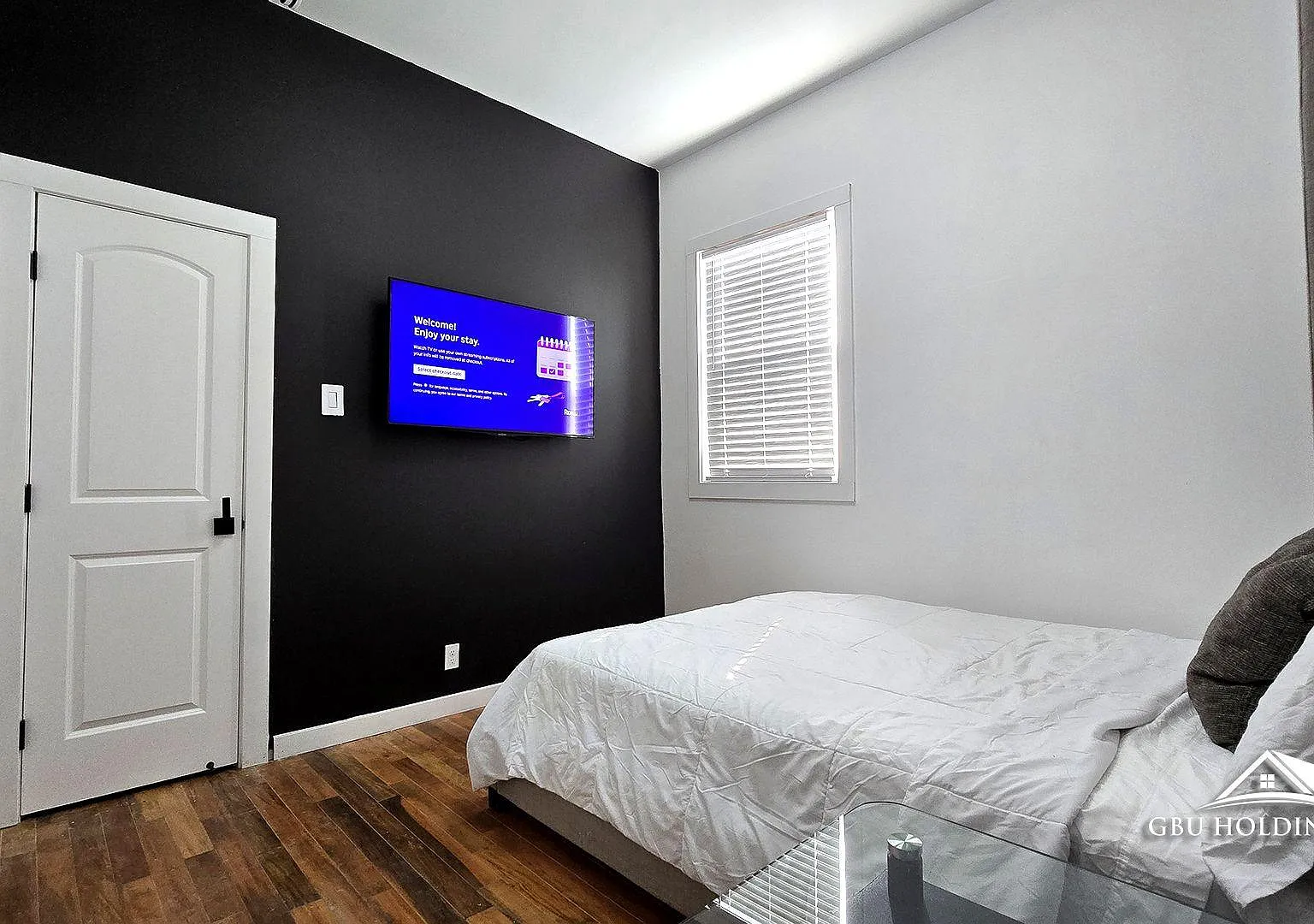 3 bed, 3.0 bath, 850 sqft, $1,027 — Photo 2