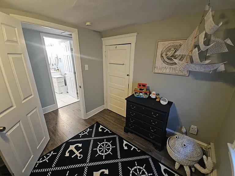 111 N Sacramento Ave — Photo 24