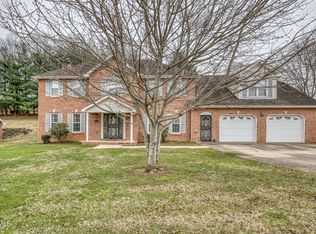 821 Regency Dr, Johnson City, TN 37604