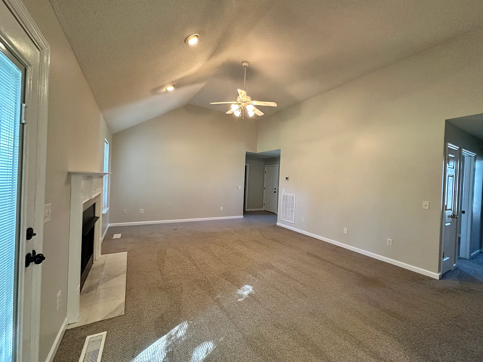 3 bed, 1582 sqft, $2,300 — Photo 3