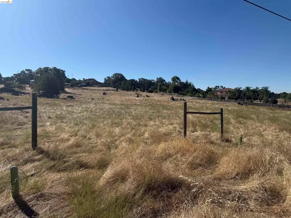 2690 Ranchito Dr, La Grange, CA 95329