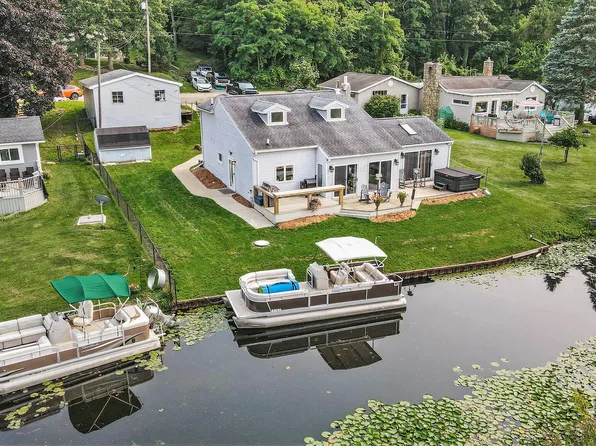 7657 Lakeview Ave, Jackson, MI 49201