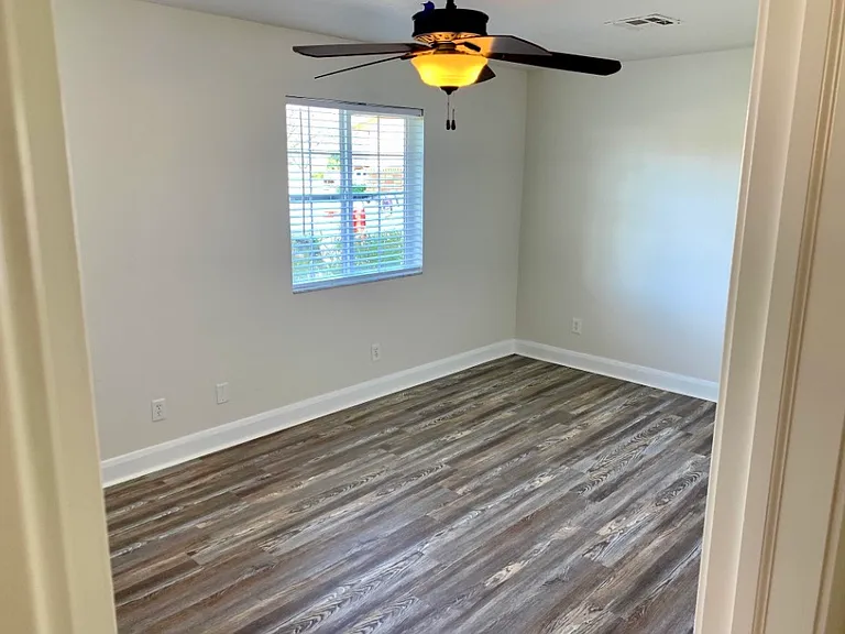 1743 W Green Valley Ln — Photo 8