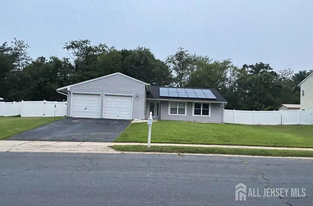 3 bed, 2.0 bath, 1200 sqft, $3,000 — Photo 1