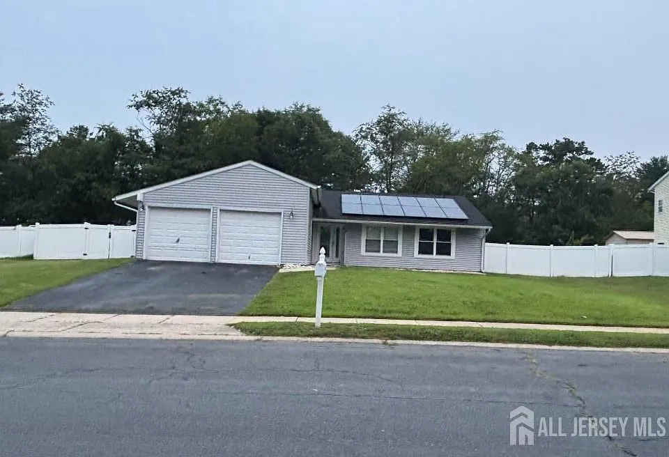 4 Patricia Ln