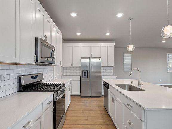 3rd image of 822 Burwood St SE