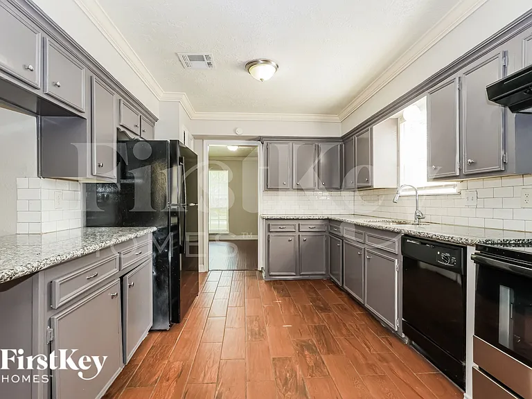 10122 Woodhollow Dr — Photo 8