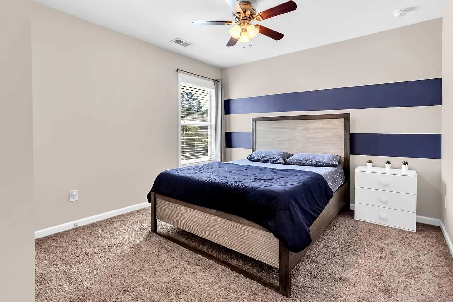 3 bed, 2.5 bath, 1909 sqft, $2,599 — Photo 2