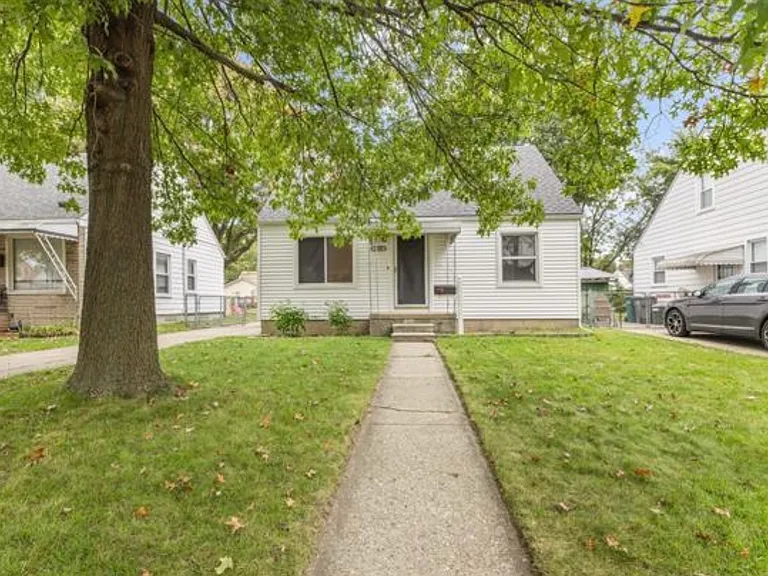 24808 Ross St — Photo 1