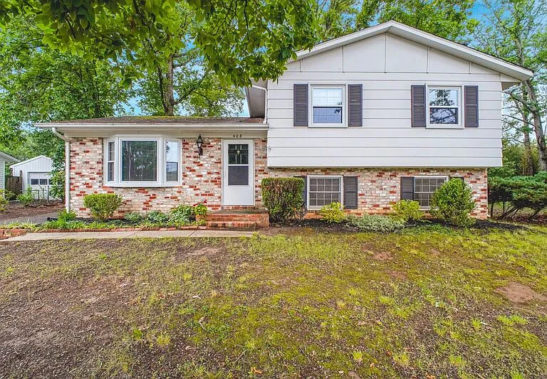 408 Deerwood Dr — Photo 1