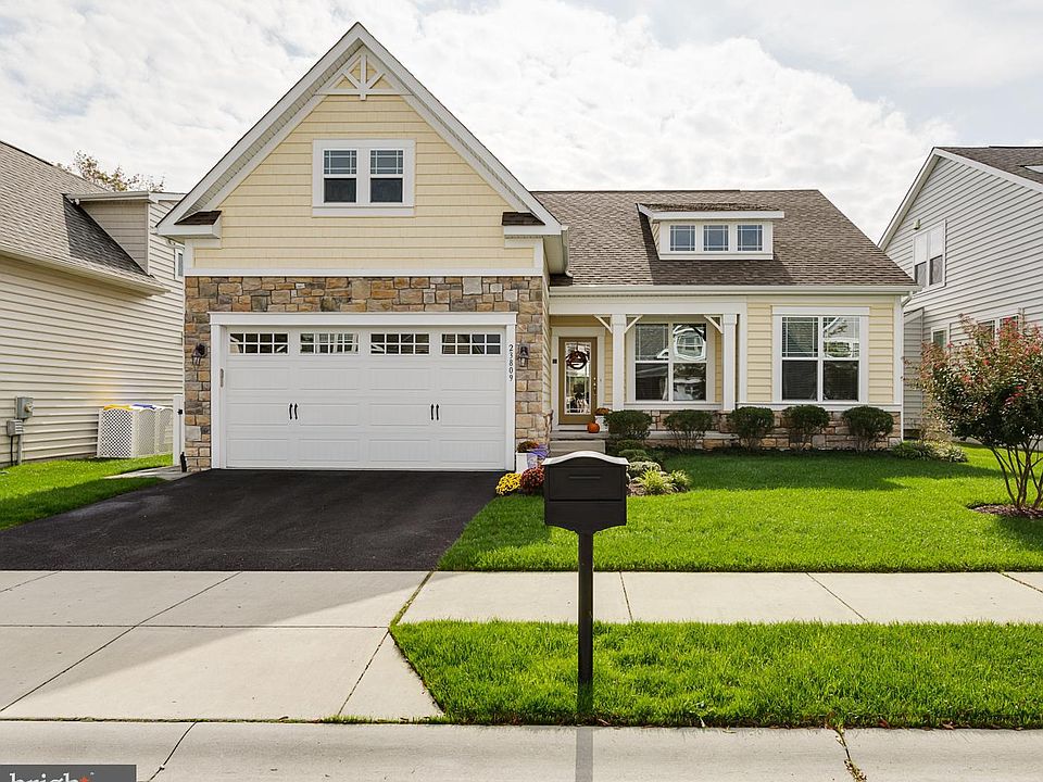 1st image of 23809 Pembroke Ln
