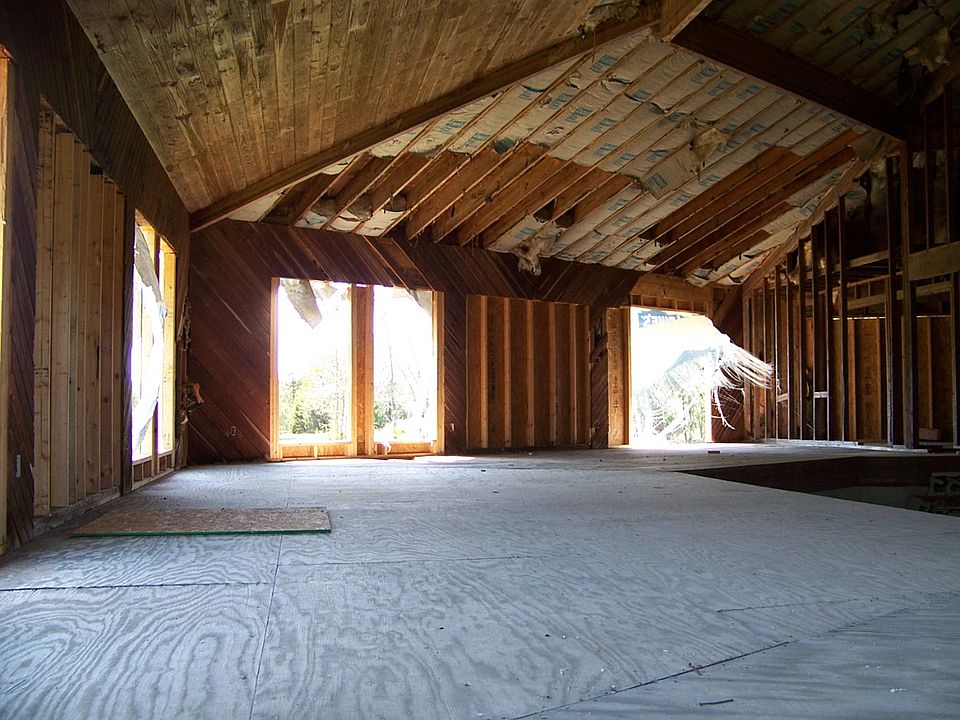 1st image of 179 Willow Creek Ln