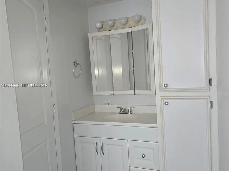 16909 N Bay Rd #1020 — Photo 16