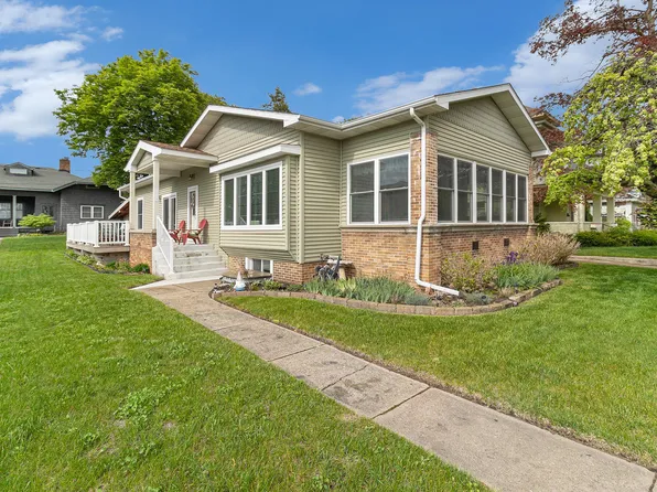 705.5 E Ludington Ave, Ludington, MI 49431