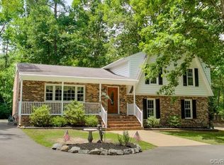 608 Candlewood Ln, Sandston, VA 23150
