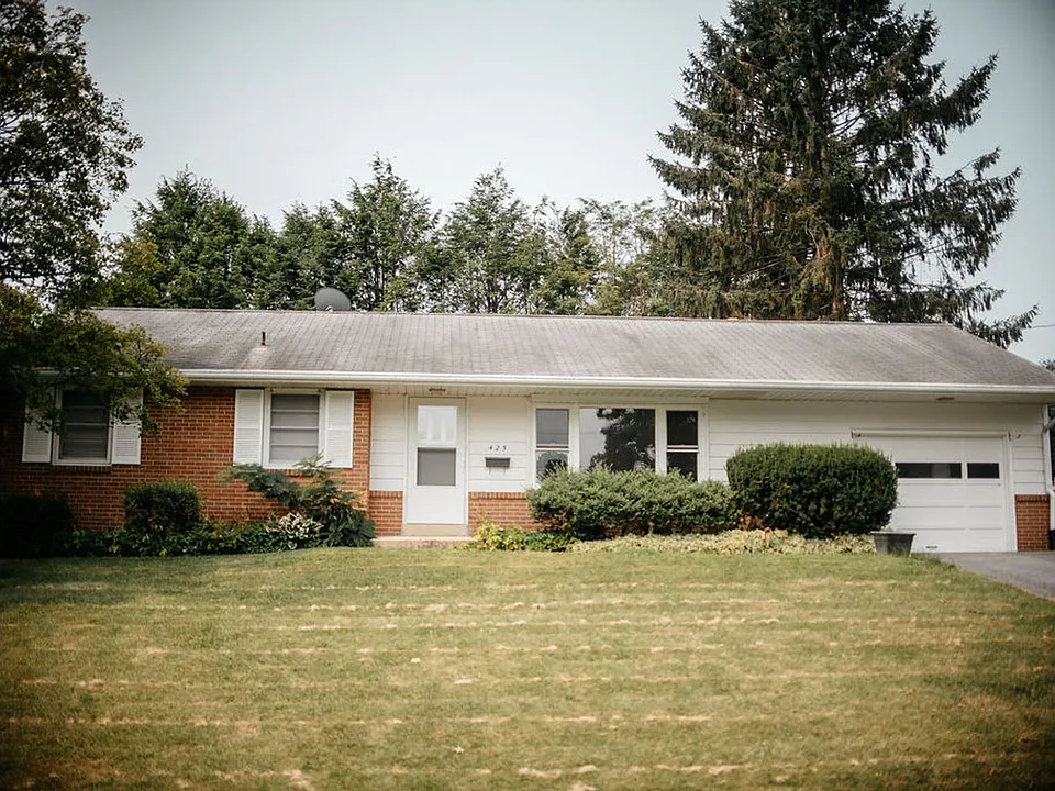 425 Spring Dr