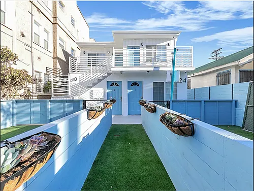 Romantic Venice Beach living just steps from the boardwalk. Photo 1