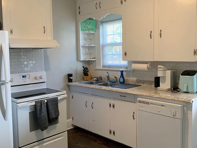 415 Ash St — Photo 8