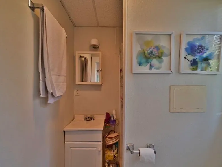 914 Buenzli Ct #1L — Photo 6