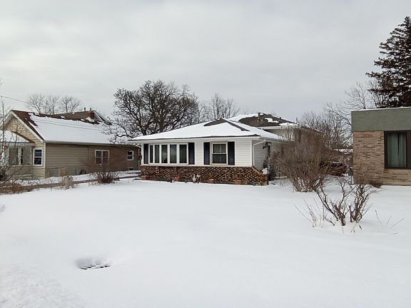 2nd image of 210 Willard Pl